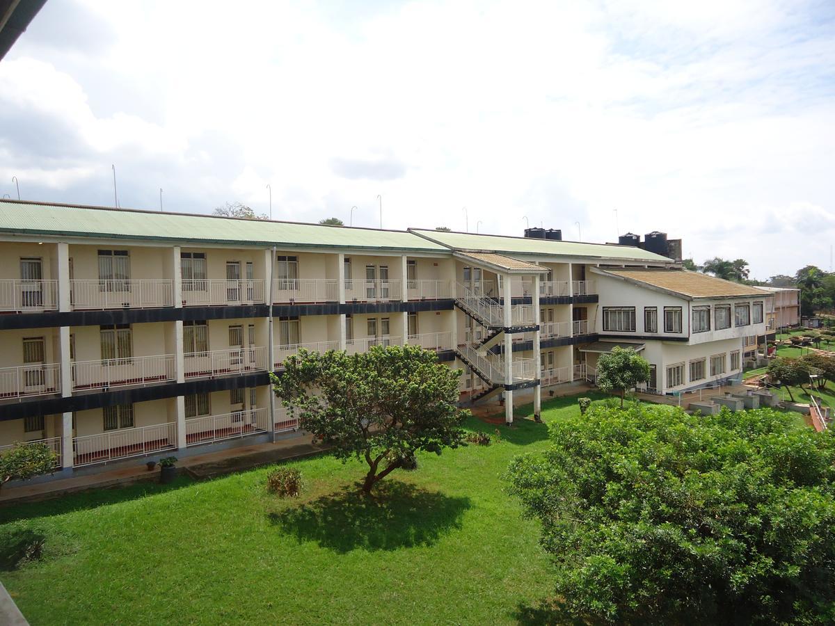 Brisk Hotel Triangle Njeru Extérieur photo